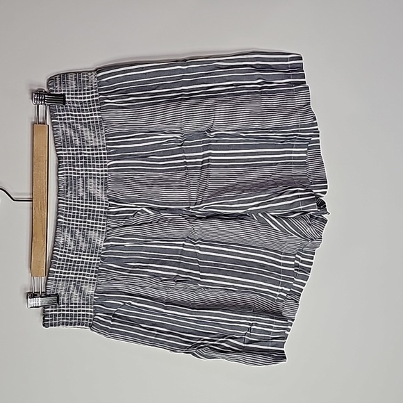 American Eagle large gray and white striped new with tags shorts - Picture 1 of 8